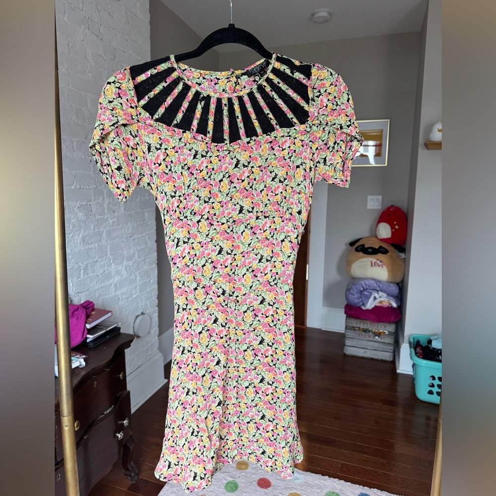 Topshop lightweight floral dress (size 6)